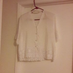 Nice silk short sleeves, nice embroidery .